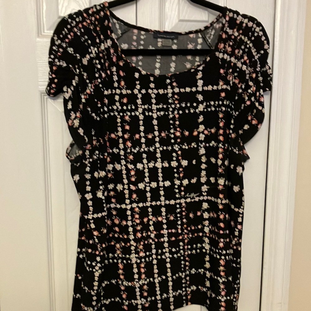 Tommy Hilfiger Short Gathered Sleeve Blouse w Black Base & Pink & Cream Flowers